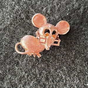 Vintage 1970’s Mouse Wearing Moveable Glasses Brooch Pin Gold Tone Metal